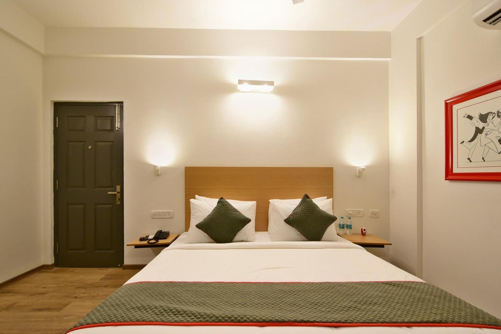 Готель Townhouse Airport Road Yelahanka Екстер'єр фото