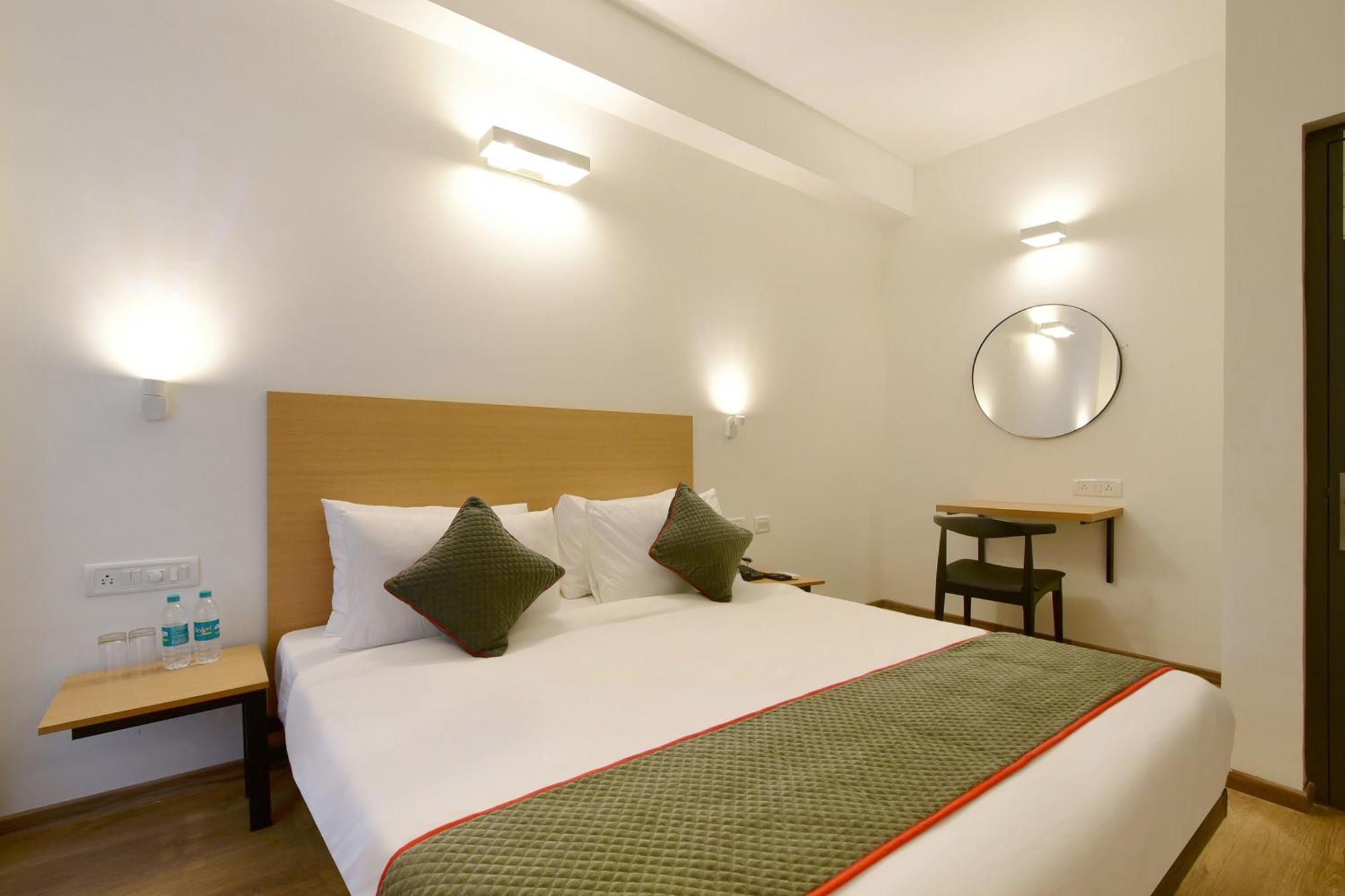 Готель Townhouse Airport Road Yelahanka Екстер'єр фото