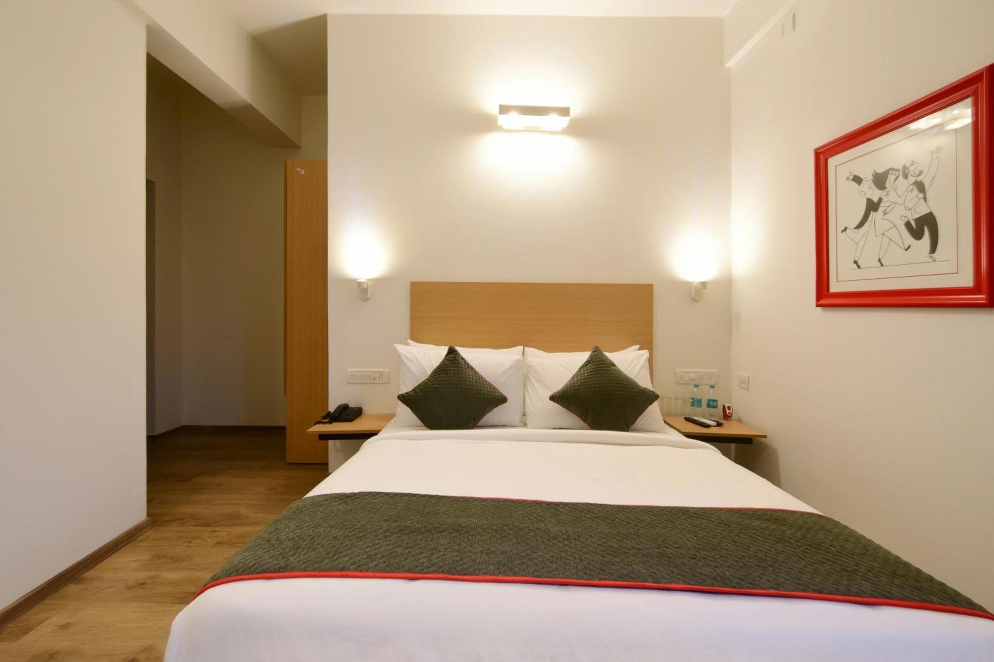 Готель Townhouse Airport Road Yelahanka Екстер'єр фото