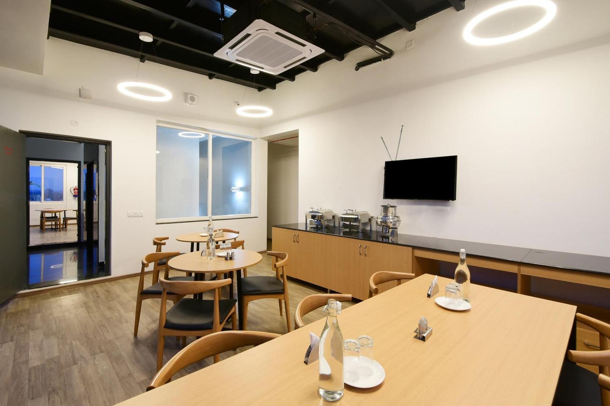 Готель Townhouse Airport Road Yelahanka Екстер'єр фото