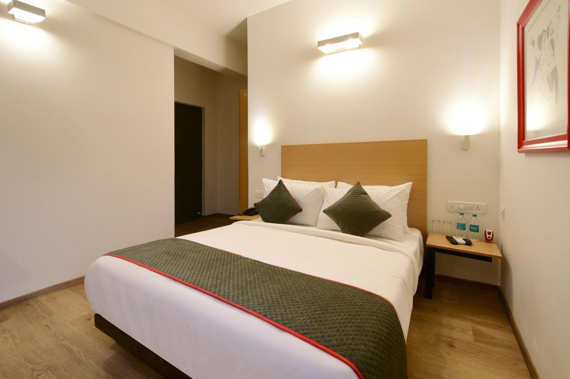 Готель Townhouse Airport Road Yelahanka Екстер'єр фото