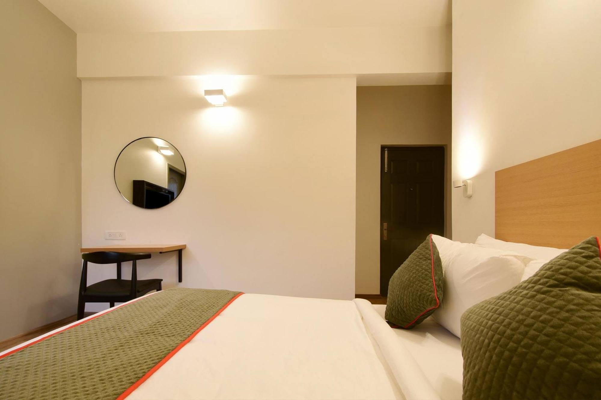 Готель Townhouse Airport Road Yelahanka Екстер'єр фото